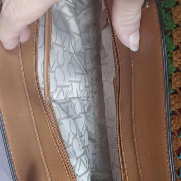 Calvin Klein Cream and Red Floral Shoulder Bag with Structured Design, 12x9x3 - Picture 7 of 10